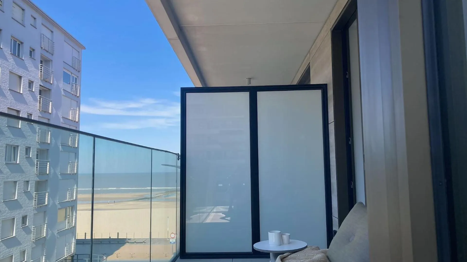 Huswell - Modern One Bedroom Apartment With Lateral Sea View Остенде