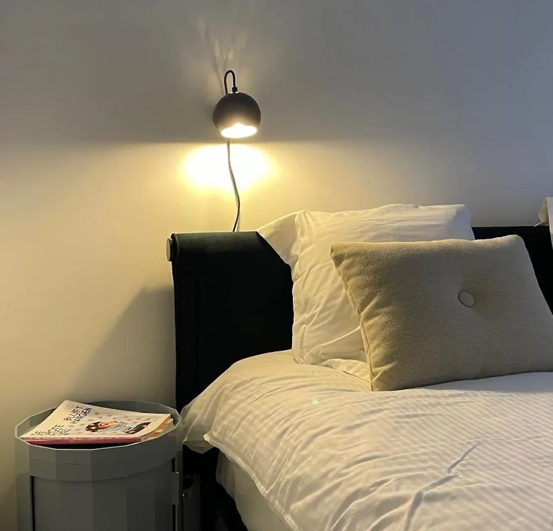 Huswell - Modern One Bedroom Apartment With Lateral Sea View Остенде
